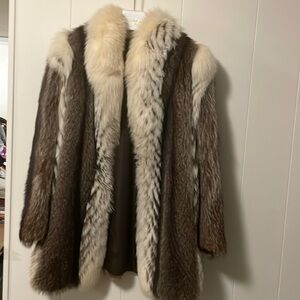 Luxurious Fur Coat in Brown and Cream
